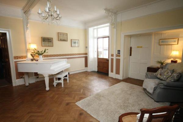 Leahurst Bed And Breakfast Тиуин Екстериор снимка