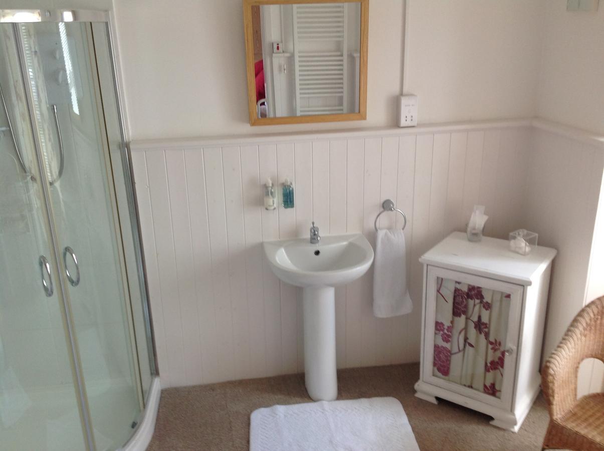 Leahurst Bed And Breakfast Тиуин Екстериор снимка