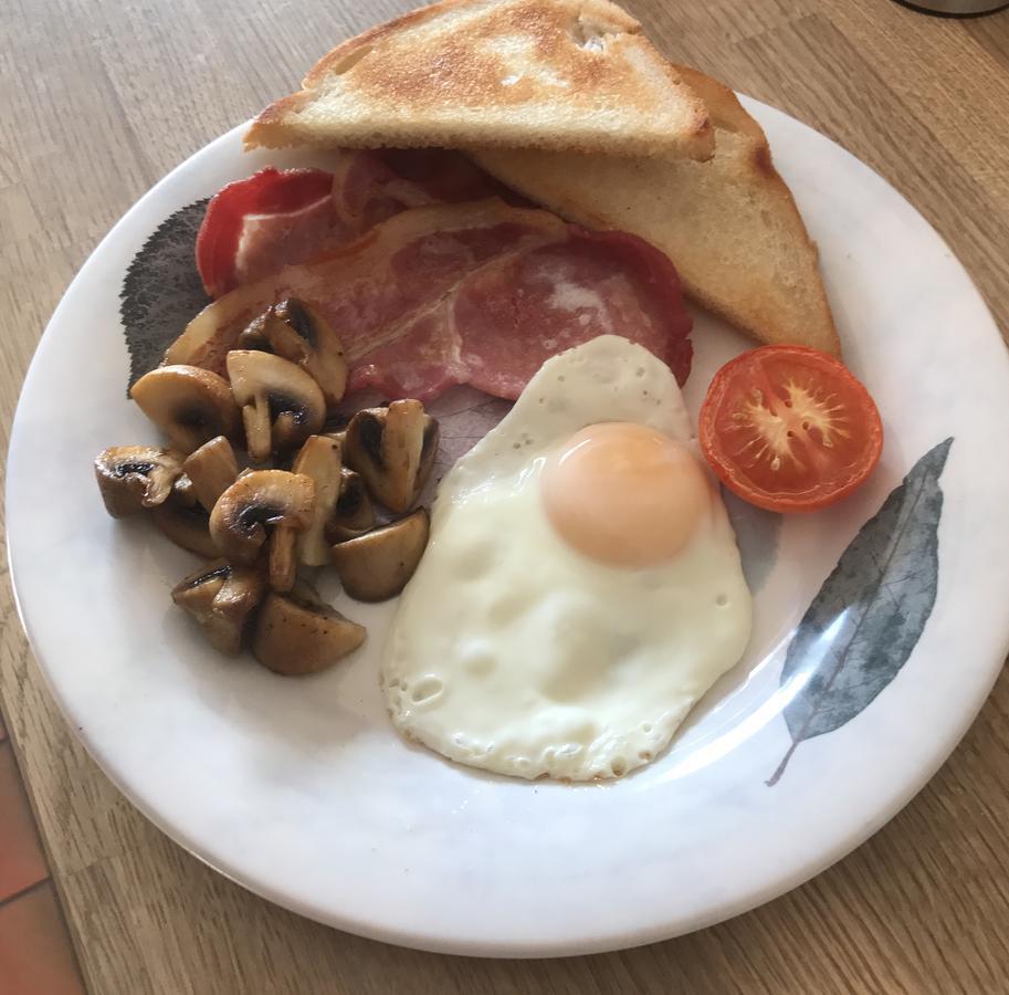 Leahurst Bed And Breakfast Тиуин Екстериор снимка